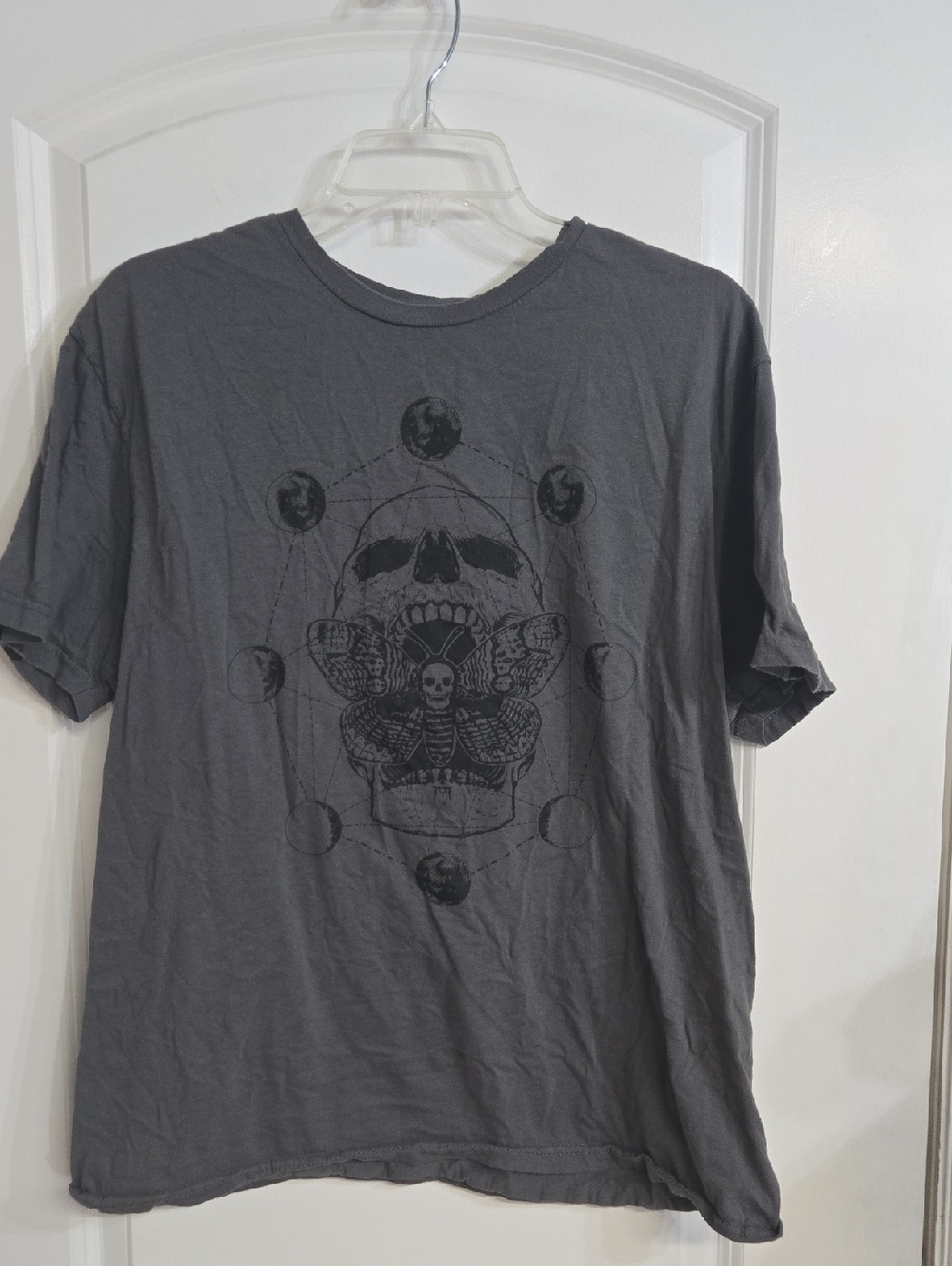 Hot Topic Large Dark Gray Graphic Skull & Moth T‑Shirt